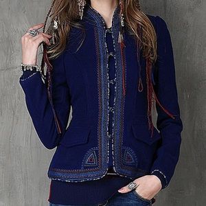 Blue geometric accent button up top!